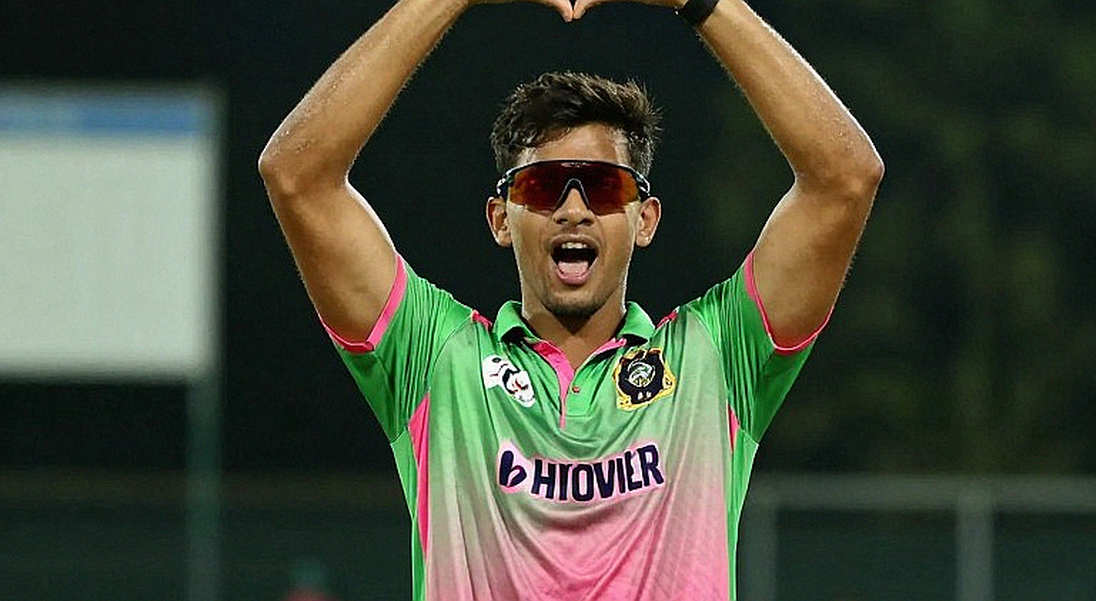ফিলিপসের সেঞ্চুরি আর ২৫৯ রানের পাহাড়: ডেড রাবারেই ভারতের চেজ-ম্যাপের তিনটি ভাঙা জোন